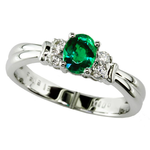 R412E Emerald Ring main image